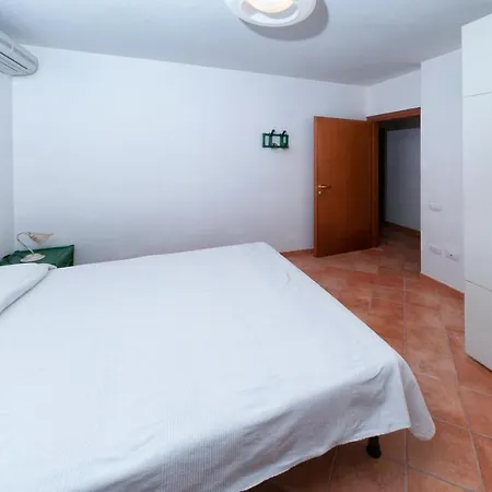 Apartamento A Un Passo Dal Mare -trilocale Baia Con Vista Mare *